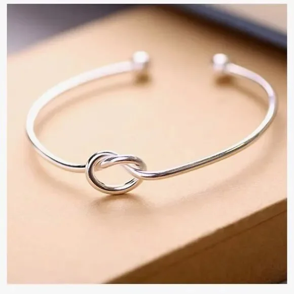 ⭐️Love Hearth Knot Cuff Silver Tone Fashion Bangle⭐️ - Picture 4 of 4